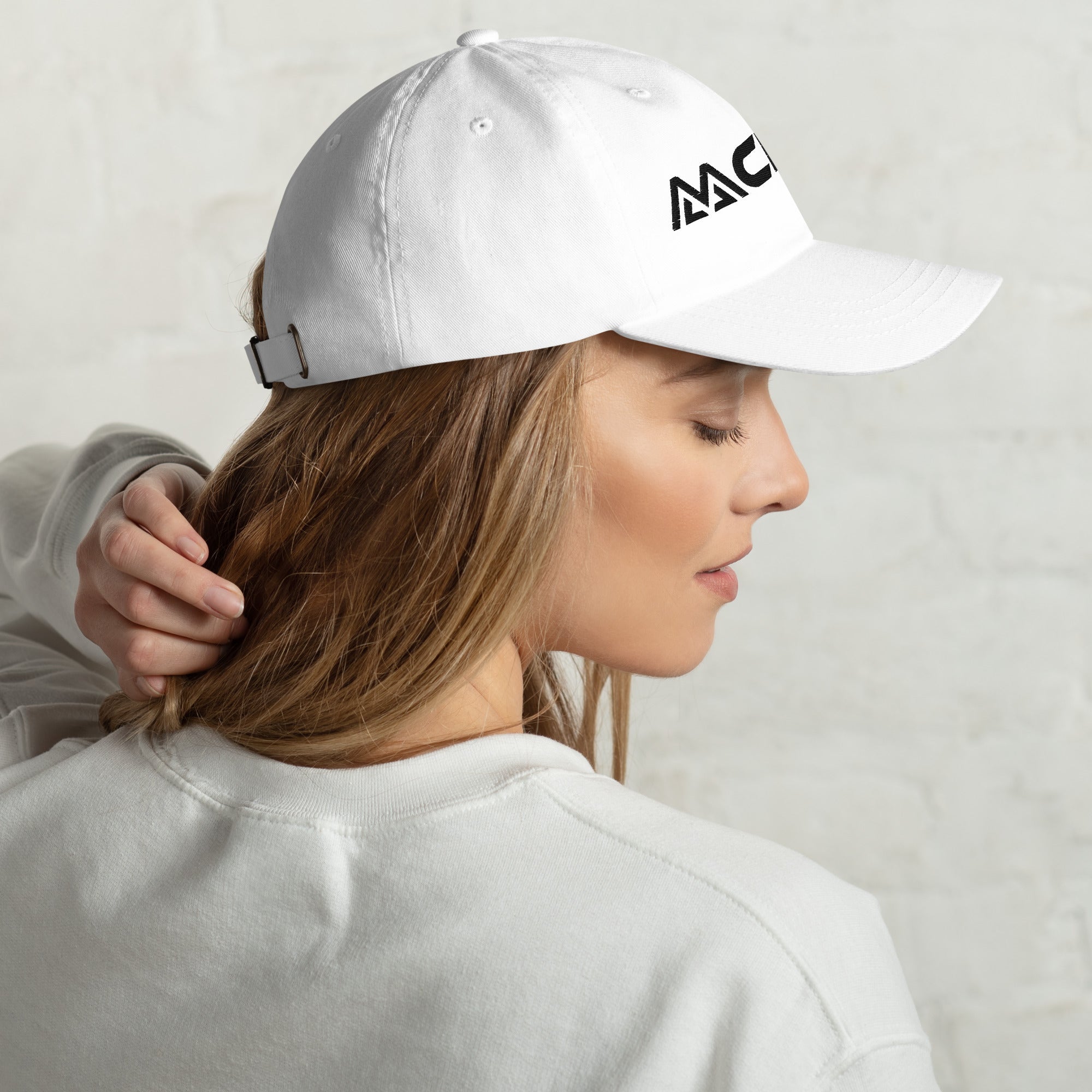 colour:white