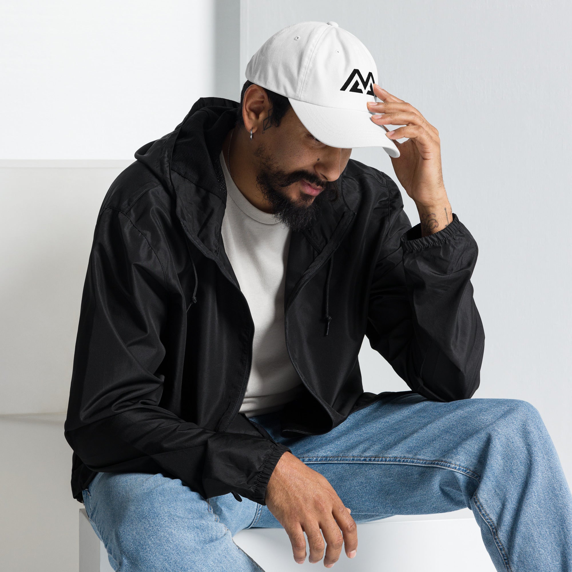colour:white